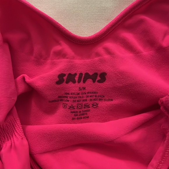 SKIMS SEAMLESS SCULPT BRIEF BODYSUIT - Picture 3 of 5